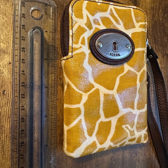 Fossil Key Per Giraffe Wristlet - Picture 4 of 6
